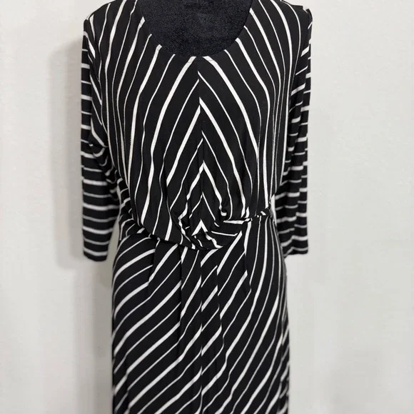Bobeau Long Sleeve Dress in Classic Black - Picture 3 of 8